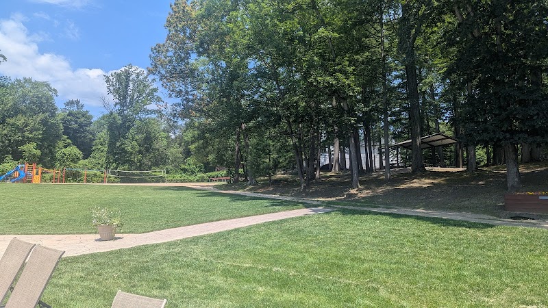 Woodcliff Lake Municipal Pool photo 2