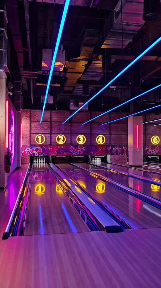 Xtreme Bowling - Deerfields Mall photo 3